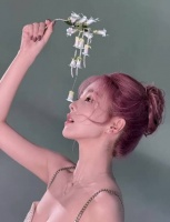 粉发白鹿美出新高度，完全是公主！