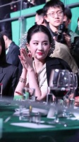 看了后面内场视频,刘亦菲又戴上了宝格丽手链,美美的