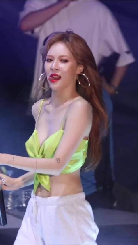 韩国有性张力的女爱豆不多,泫雅绝对算一个