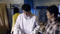 老板见生意好开除傻柱，傻柱笑笑不说话，三天后饭店倒闭了