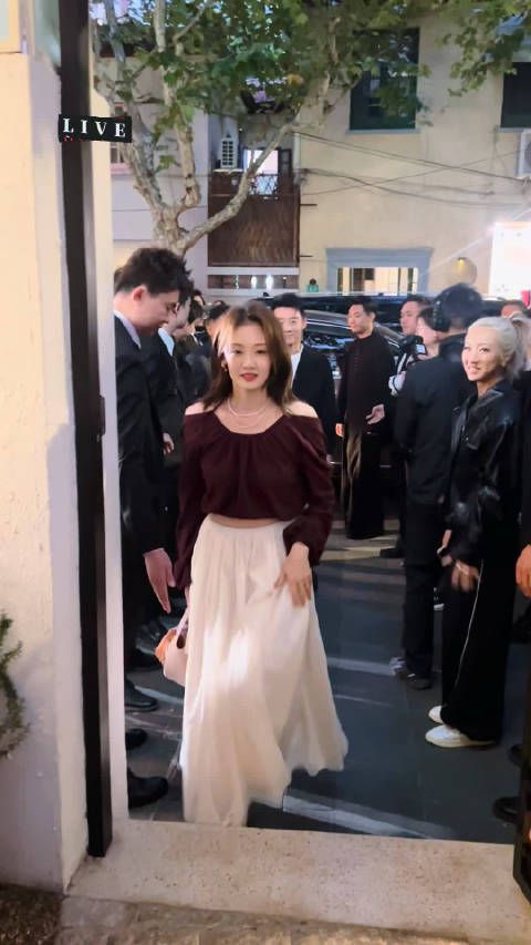 郑恺苗苗夫妇合体出席活动
