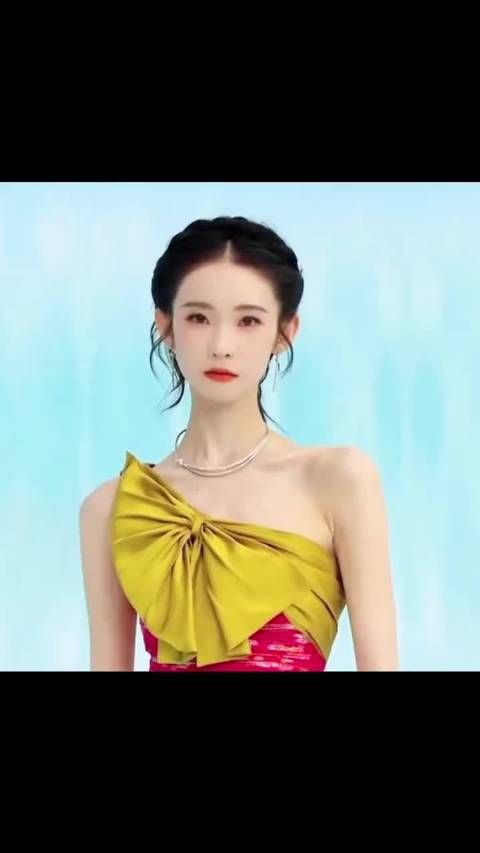 张艺凡真的好瘦啊 锁骨线条非常的明显