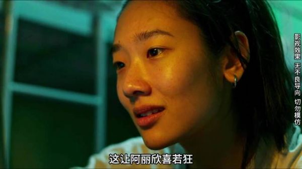 小姑娘在路边摊做快餐,手艺很好,没想到遇到星级大厨的青睐