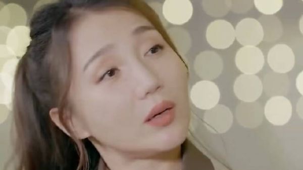 有人说阿朵长的像陈好 阿朵:连我妈都这么说 #阿朵