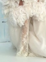 张馨予的颜值真的是红毯上的定海神针般的存在,她一出场就觉得直接艳压