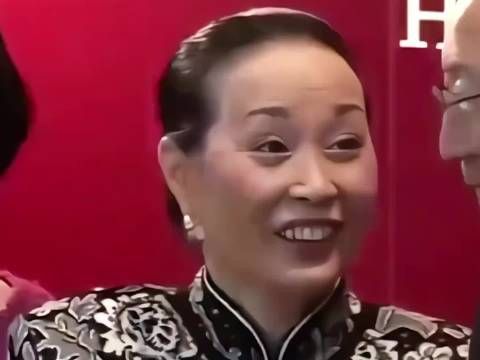 赌王二太蓝琼缨14岁嫁入豪门,63年幕后操盘家族事业