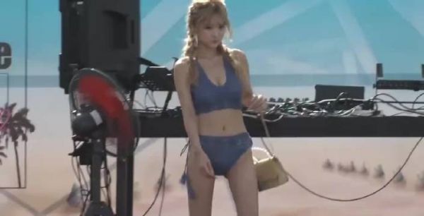 日本美少女选美 ，感觉都一般呢，腿短的原因？