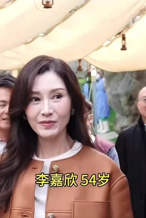 年轻时候的她们相当美,但是岁月不饶人啊