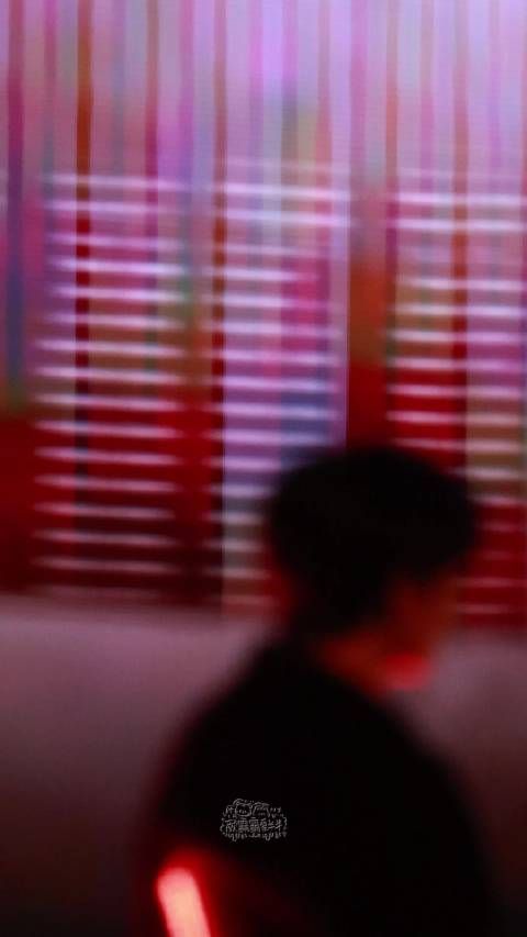 泰亨侧耳瞬间引发全场屏息共鸣