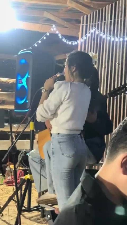 泰国歌手演唱致身体不适引关注