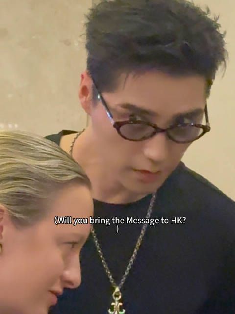 阿云嘎演出后粉丝热情互动,小猪抢镜逗乐众人