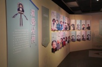 越剧演员“闪现”讲解，这个展览里有戏迷珍贵的“追星记忆”