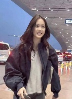 钟丽缇两女儿同框机场：15岁考拉身高超170，姐妹同框谁更吸睛？