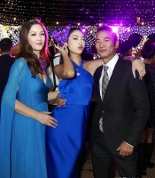 任达华一家意大利参加婚礼，20岁女儿任晴佳身材高挑，美如超模