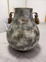 墨彩描金题诗鹿头尊