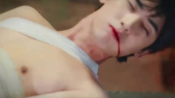 黄俊捷战损造型曝光,半裸绷带展现破碎感