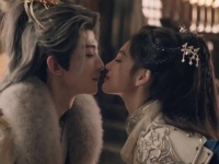 哇塞太甜了！梵云飞找厉雪扬要亲亲，结果俩人亲了之后都害羞了！