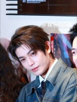 和小丁@丁禹兮 对视纯享，小饭被帅的晕乎乎的 丁禹兮