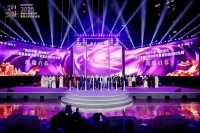 丝绸时尚遇上光影艺术 重庆国际时尚周正式开幕