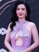 张萌星光大赏红毯直拍，这套礼服太惊艳了