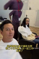 吴彦祖晒与妻子合照，发际线引热议