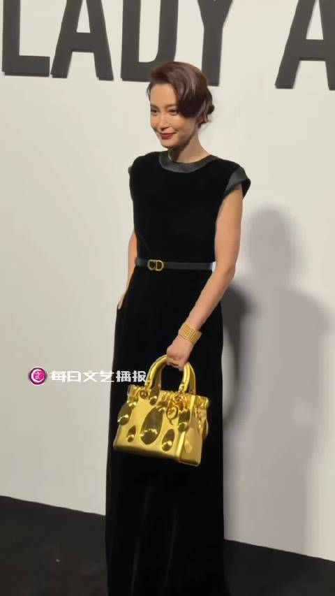 李冰冰、王子文、杨采钰、郑钦文亮相品牌活动，美得千姿百态！