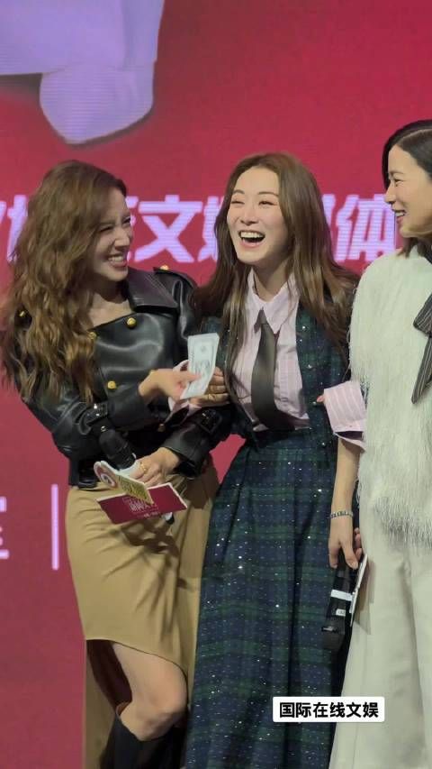 佘诗曼李施嬅王敏奕贴贴