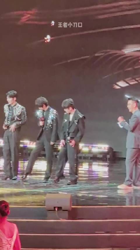 扫腿舞最终呈现直拍来咯 人类驯服双腿实录 @AG一诺ovo