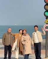 演员刘敏涛现身烟台老家，49岁长得跟电视上一样，离婚后事业腾飞