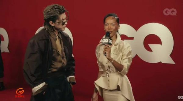 蔡徐坤gq活动红毯,墨镜超帅!
