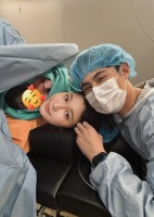 陈奕当爸甜晒一家三口合照　放闪老婆：再可爱小三也抢不走正宫