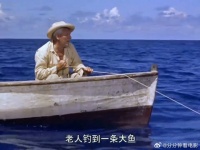 老人钓到一条大鱼，却被大鱼拖行了两天两夜，这是他85天才钓到的