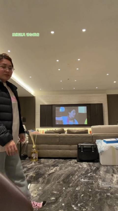 方头明的视频真的是隔着屏幕都感觉被骚扰了