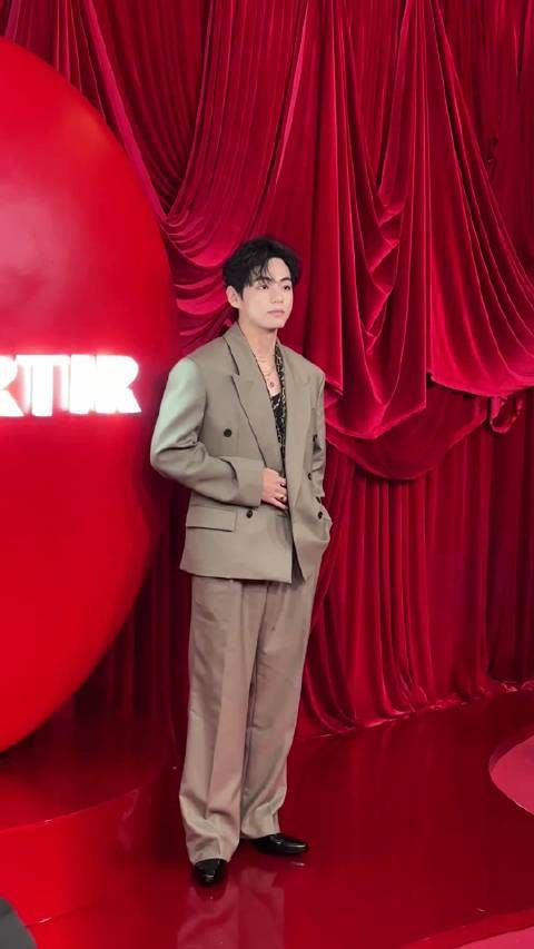 251115BTS成员V出席了在洛杉矶举办的TIRTIR快闪活动