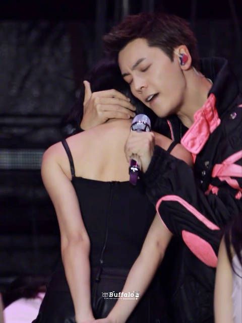 报!陈伟霆音乐节唱love u 2了!这个舞蹈设计上大分,每分每秒都在going人