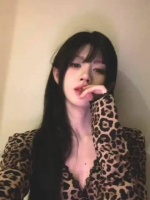 完全就是女神来的好吗，随随便便摆几个动作就已经是天花板级别的美貌，我爱了