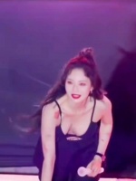 泫雅，啊 不是 这姐妹穿个内衣就开演唱会啦