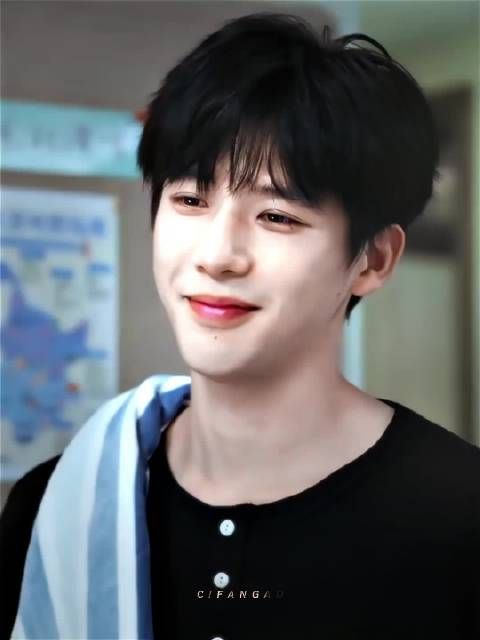 王安宇综艺表现获赞,阳光形象引观众喜爱