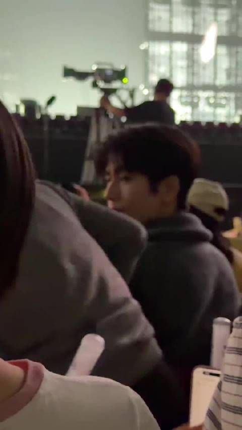 原来张凌赫也是扁头 张凌赫你脑袋这么圆说自己是扁头