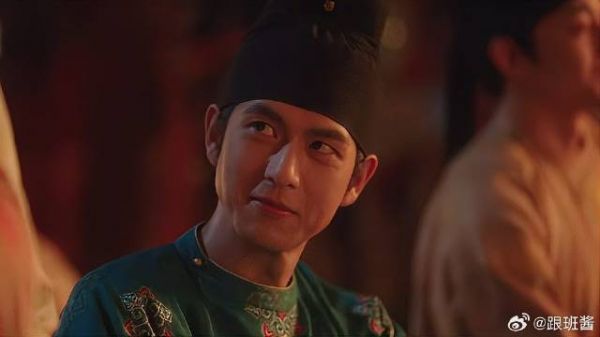 蒋长扬是真宠爱何淮芳，为让她卖花，任由她搁府上乱来