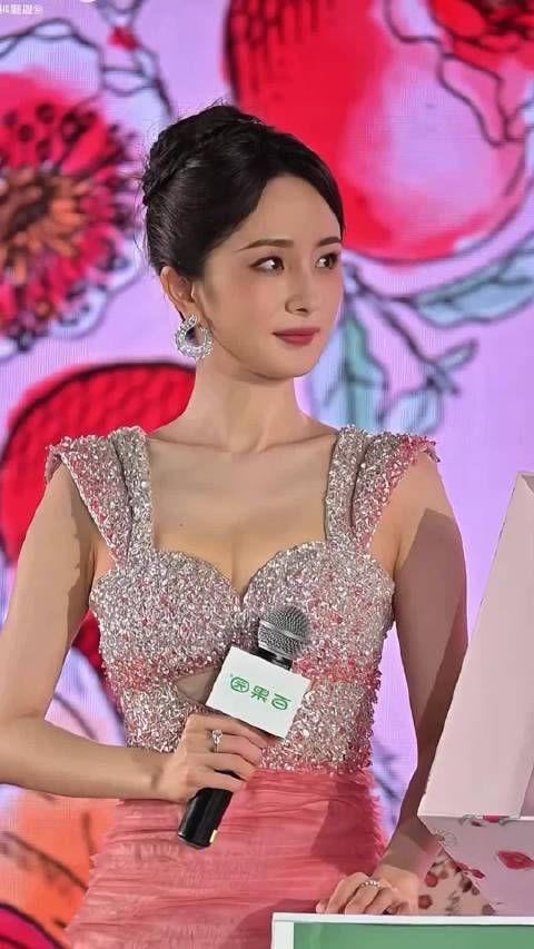 杨幂这身穿搭很有韵味,刘恺威当年也太不懂珍惜了