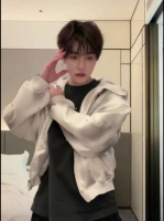 章昊新cha抖肩舞来了 太会扭啦 扭完胯不好意思地害羞捂脸哈哈哈