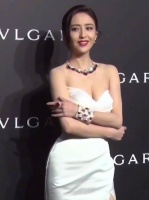 佟丽娅活动现场，镜头下的丫丫又美身材又好