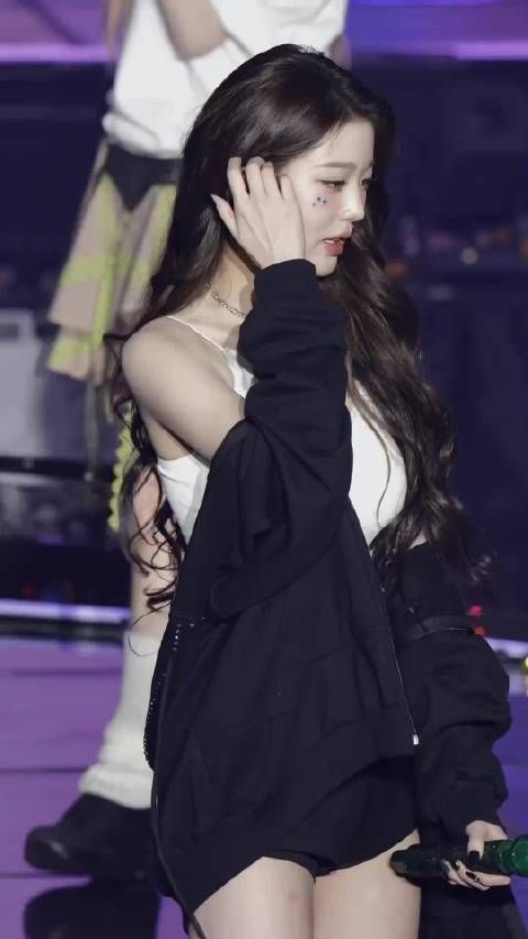 张元英这种大波浪慵懒大卷蓬松又有弹性的风格还是挺养眼的！