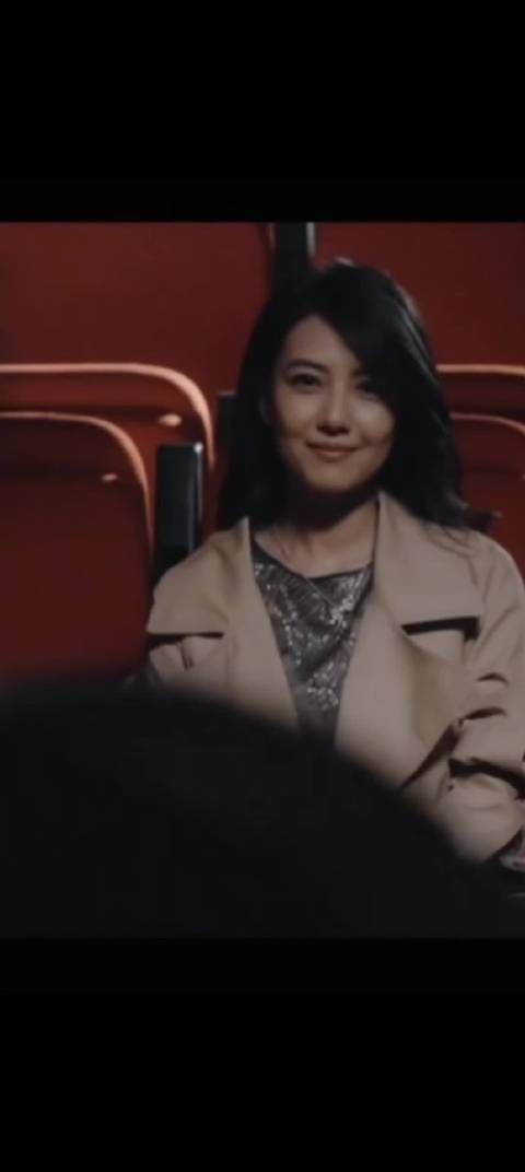 高圆圆美到让人屏住呼吸!谁能抗住她那深情的注视呢?