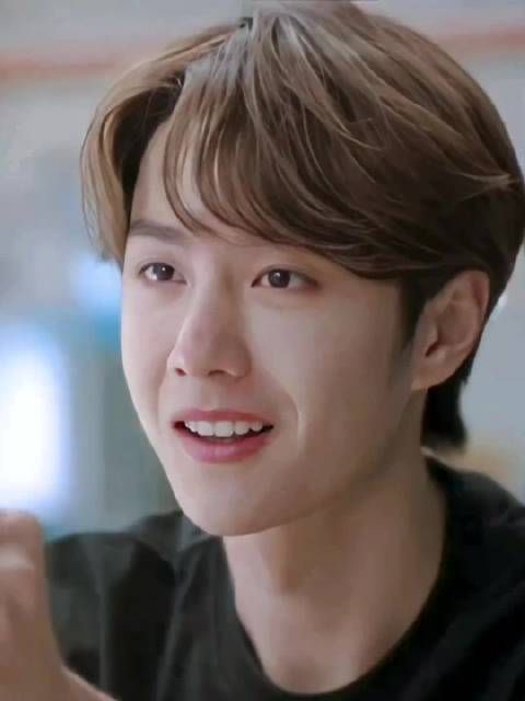 好像看到了他恋爱时的样子，别羡慕了对面就是我， 他就是甜系男友