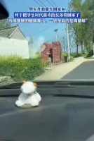 男生开着豪车回家乡 终于把学生时代喜欢的女孩带回家 真的太美了！