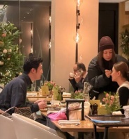 窦骁何超莲在英国伦敦约会被偶遇！情侣二人感情甜蜜