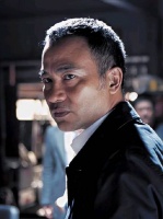 70岁任达华活动现场摔倒翻滚引喝彩，拍片300部自律出名