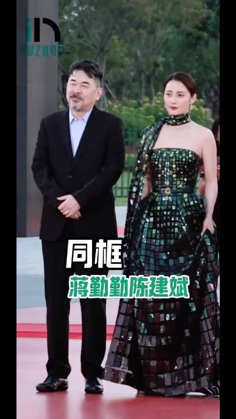 人在尴尬的时候总是装作很轻松的样子